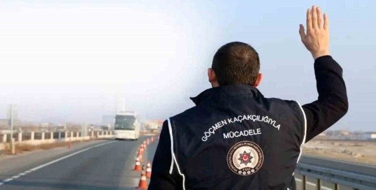 Erzincan’da Afganistan uyruklu 13 düzensiz göçmen yakalandı
