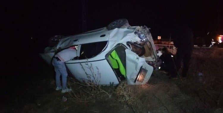 Şarampole devrilen otomobilde 2 kişi yaralandı