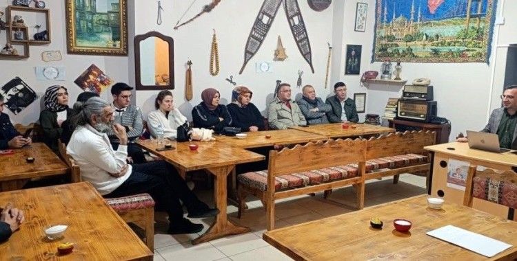 Bayburt’taki sahafta ’Türk Dili’ konuşuldu
