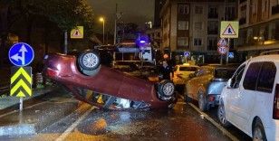 Şişli’de sürücü dehşeti: Patlak lastiğe aldırış etmeden yola devam etti, refüje çıkarak takla attı
