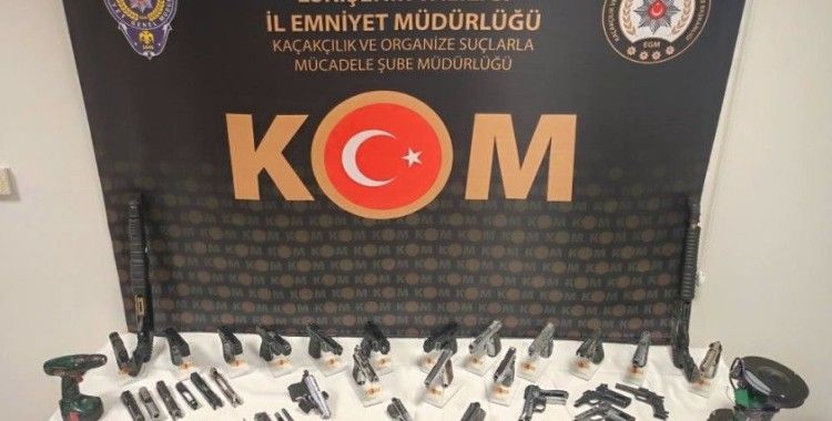 Silah atölyesine çevrilen ev cephaneliğe döndü