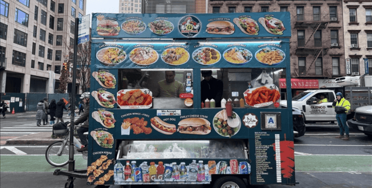 Eski ABD Dışişleri çalışanının, Mısırlı satıcıyı Müslüman karşıtı sözlerle tacizine tepkiler sürüyor