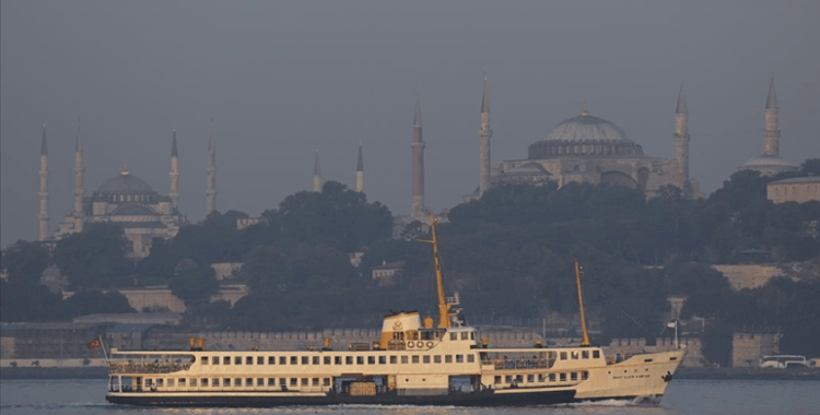 İstanbul'da vapur seferlerine hava muhalefeti engeli