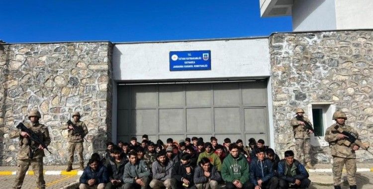 Tatvan'da 50 düzensiz göçmen yakalandı