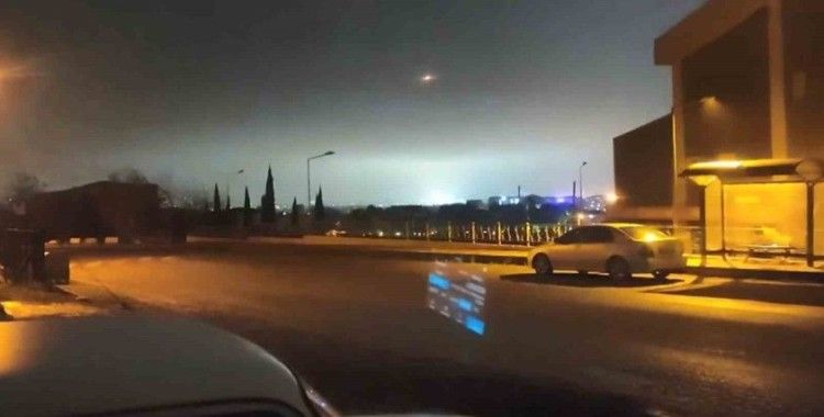 Gecenin karanlığını trafo patlaması böyle aydınlattı
