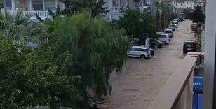 Ünlü tatil merkezi Çeşme sağanağa teslim oldu
