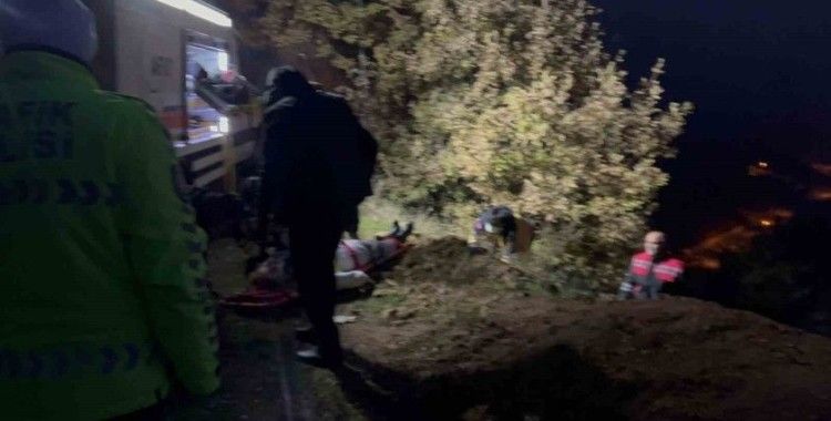 Tunceli’de otomobil uçuruma yuvarlandı: 2 yaralı
