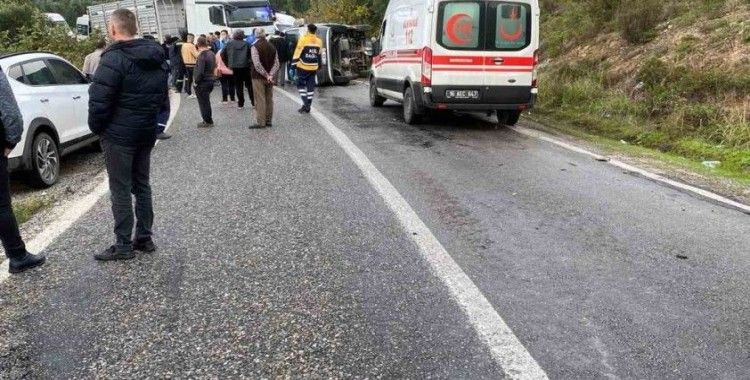 Bursa’da minibüsü devrildi: 3 yaralı