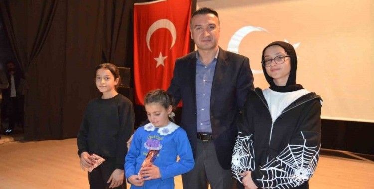 Varto’da 24 Kasım Öğretmenler Günü kutlandı
