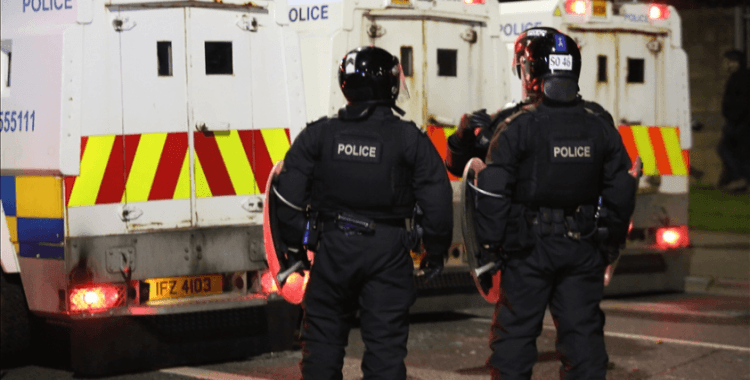 İrlanda'da bir okulun dışında yaşanan bıçaklama olayında 5 kişi yaralandı