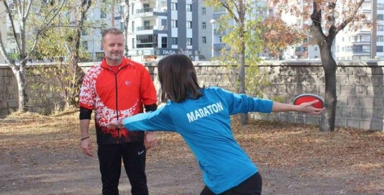 Antrenörlere taş çıkaran öğretmen
