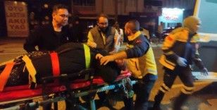 Kamyonet ana yoldan karşıya geçmek isteyen anne kıza çarptı: 2 yaralı
