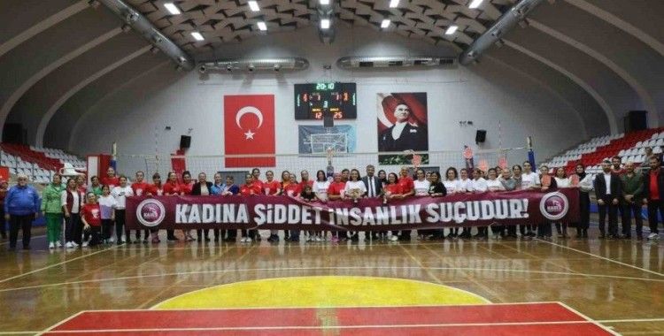 Kadına yönelik şiddete sporla dikkat çektiler
