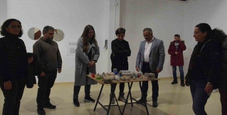 Zorla Güzellik adlı kişisel sergi ziyaretçilerini bekliyor
