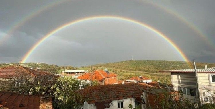 Bursa’da ortaya çıkan gökkuşağı mest etti
