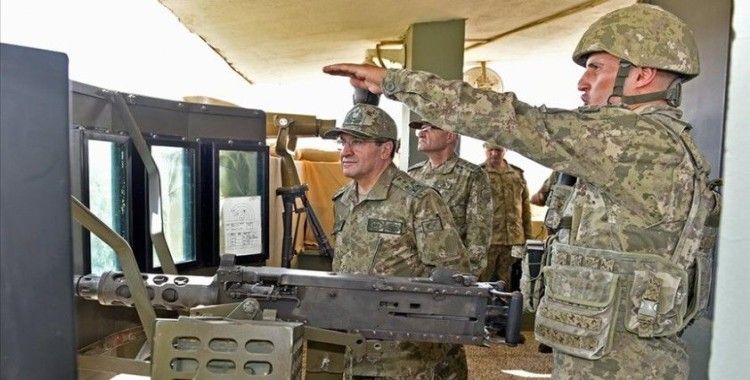 Kara Kuvvetleri Komutanı Orgeneral Bayraktaroğlu, harekat bölgeleri ile sınır hattında incelemelerde bulundu