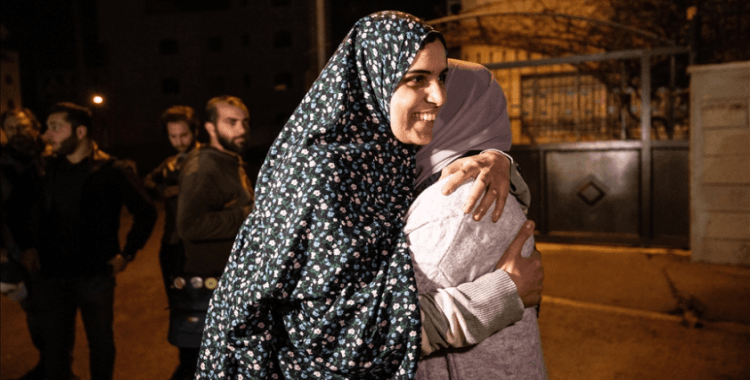 İsrail hapishanelerinden serbest bırakılan Filistinli kadınlar: Serbest bırakılmamız şehitlerimizin kanıyla oldu