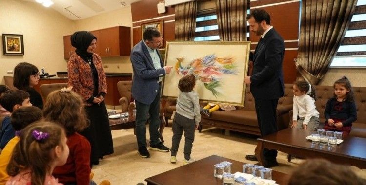 Anaokulu öğrencileri Rektör Kırışık’ın Öğretmenler Günü’nü kutladı
