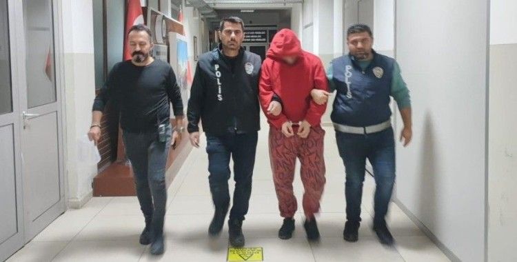 İzmir’de 5 ayrı suçtan aranan firari, şok ekibinden kaçamadı
