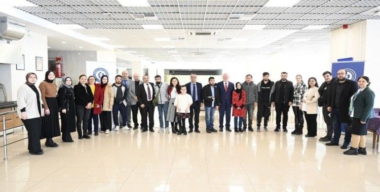 Rektör Savaş, öğrencilerle buluştu
