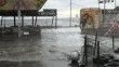 Yalova'da fırtına nedeniyle taşan deniz suları lunaparka zarar verdi