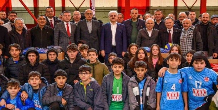 Bolu’da amatör spor kulüpleri ile sporculara malzeme yardımı yapıldı
