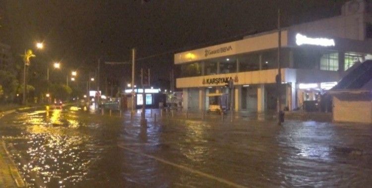 İzmir’de deniz taştı, sirenler çaldı
