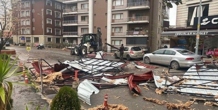 Zonguldak'ta fırtına yeniden etkisini gösterdi
