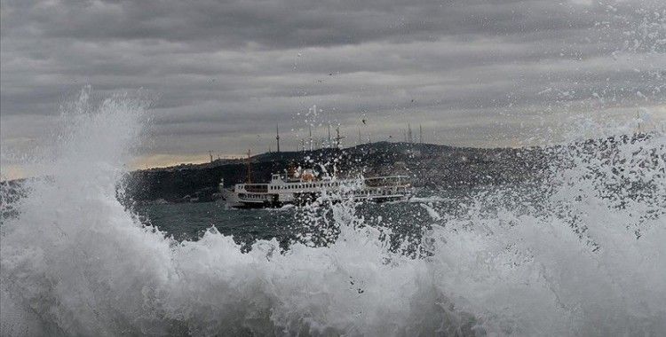 İstanbul'da vapur seferlerine hava muhalefeti engeli