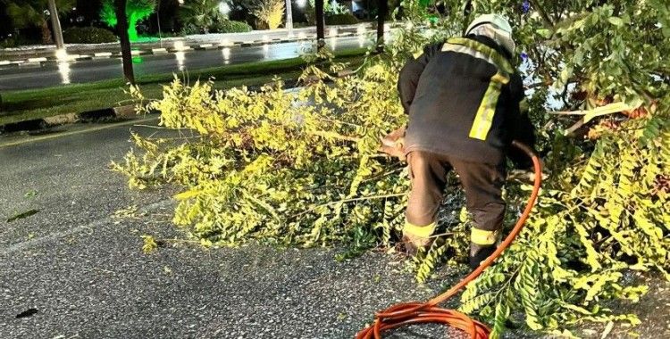 Büyükşehir ve MASKİ, sağanak yağış boyunca sahadaydı