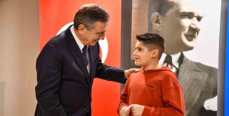 Ödüllerini Başkan Ataç’ın elinden aldılar

