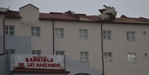 Sivas'ta fırtına nedeniyle 78 binada hasar oluştu, 1 kişi yaralandı