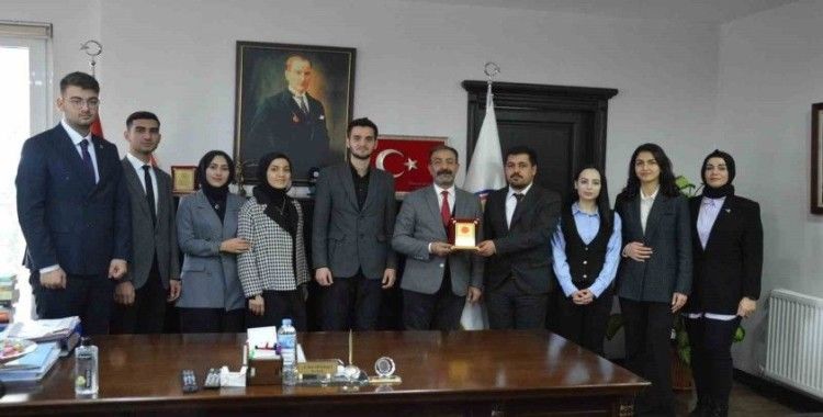 Hukuk öğrencilerinden Başkan Göğebakan’a ziyaret
