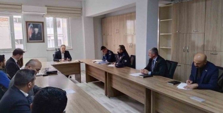 Aslanapa’da kışla mücadele ve trafik tedbirleri masaya yatırıldı
