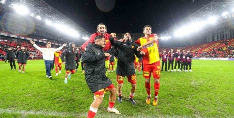 Göztepe’de Stoilov, ilk galibiyetini aldı
