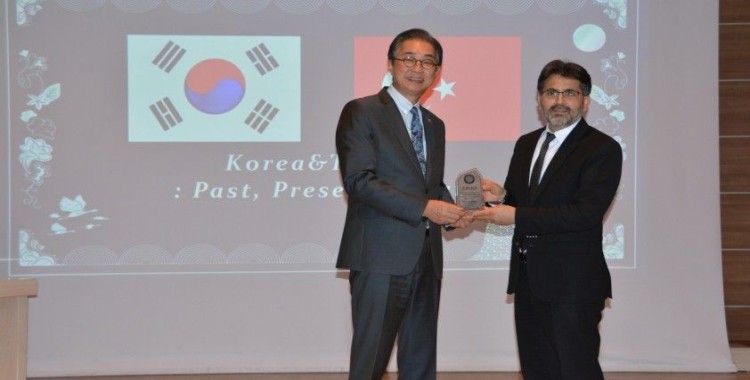 Güney Kore'nin Ankara Büyükelçisi Lee Won-Ik, Diyarbakır'da öğrencilerle buluştu