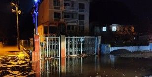 Kastamonu'da deniz taştı, sokaklar su altında kaldı