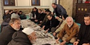 Filistinlilere destek amacıyla düzenlenen programda toplu iftar yapıldı

