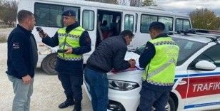 Jandarmanın okul servislerine yönelik trafik denetimleri sürdüyor