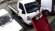 Rüzgârdan devrilen buzdolabı kapağı otomobile zarar verdi
