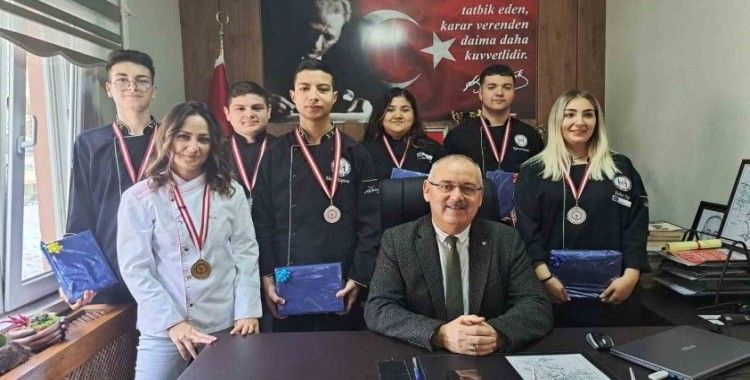 Meslek Lisesi öğrencilerinden gururlandıran başarı
