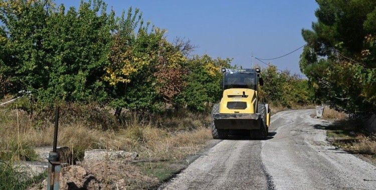Yeşilyurt’ta yollar yenileniyor
