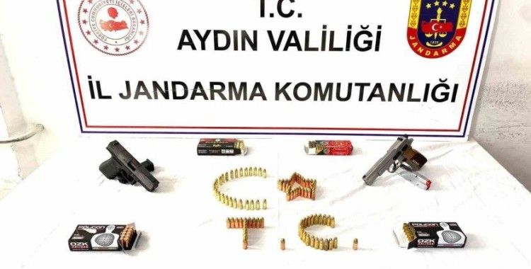Jandarma ekipleri şüphesinde haklı çıktı, ruhsatsız tabanca ele geçirildi
