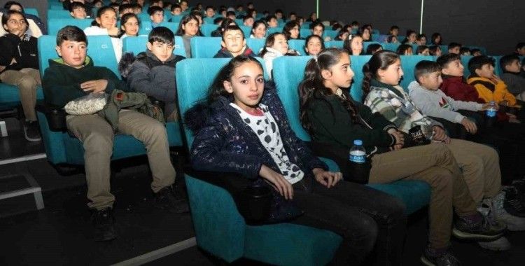 Van Büyükşehir Belediyesi öğrenciler için ücretsiz sinema projesi başlattı
