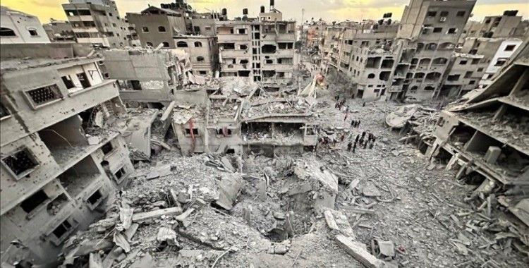 İsrail'in Gazze'ye saldırılarında yıkılan binaların enkazından 160 kişinin daha naaşı çıkarıldı