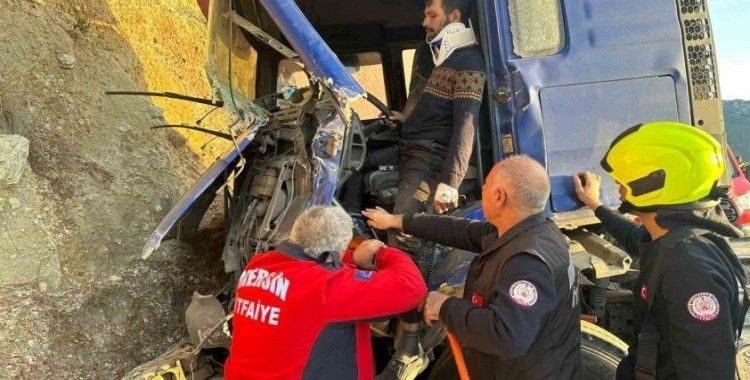 Tırda sıkışan sürücüyü itfaiye kurtardı
