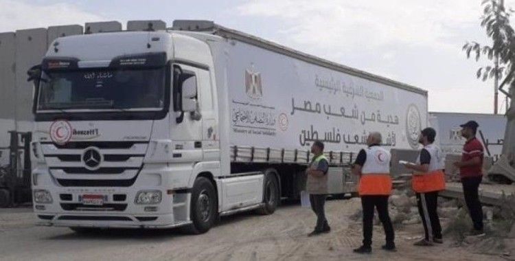 Filistin Kızılayı: İnsani yardım yüklü 31 tır Gazze Şeridi'nin kuzeyine gönderildi