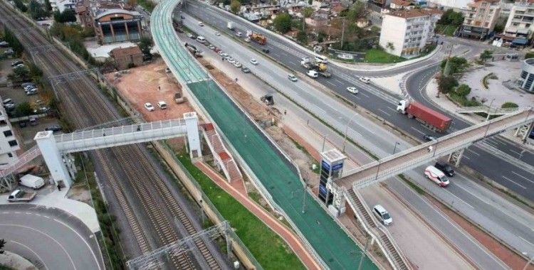 Tramvay hattı durağına 78 araçlık otopark

