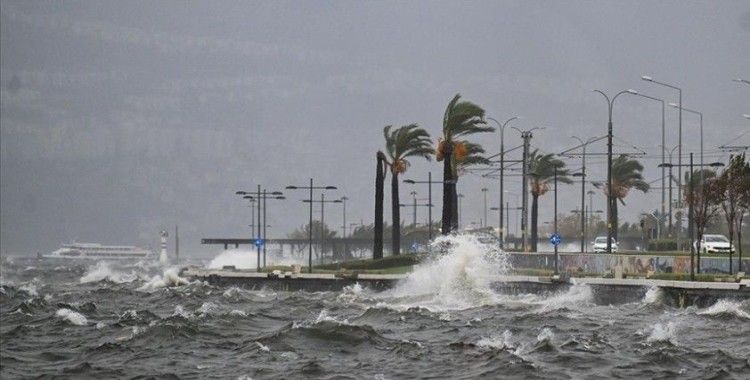 İzmir'de vapur seferleri iptal edildi