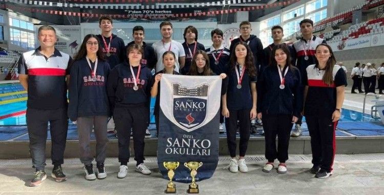 SANKO Okulları öğrencilerinin yüzme başarısı
